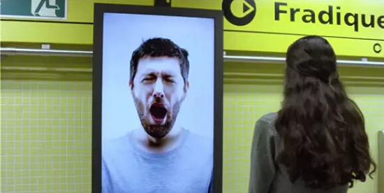 打哈欠的地鐵廣告 打哈欠的地鐵廣告