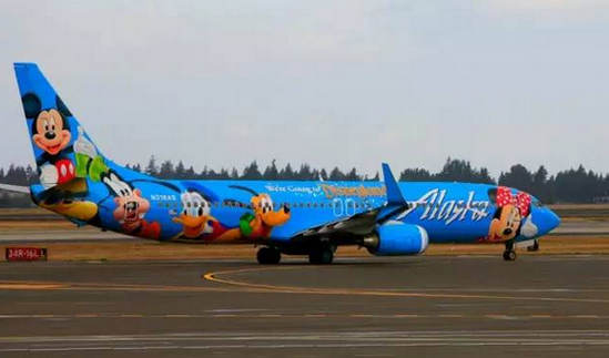 米老鼠機身廣告2