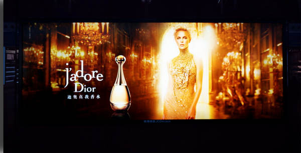 機(jī)場燈箱廣告實(shí)物圖 機(jī)場燈箱廣告實(shí)物圖