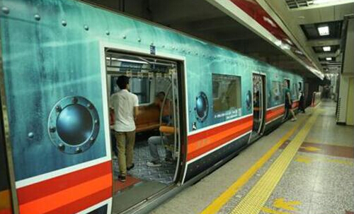 明星、場景、洗腦文案：不見硝煙的地鐵廣告大戰