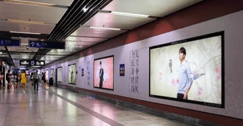 陳曉+裸眼3D驚現(xiàn)在地鐵櫥窗，還不趕緊去偶遇 ！