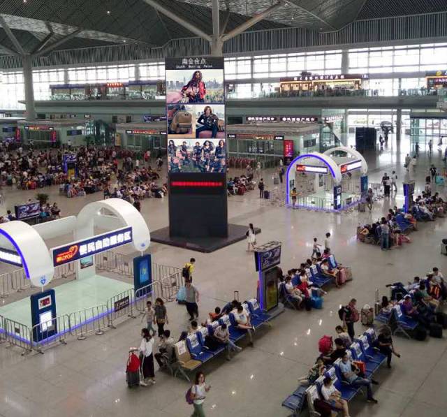 西安北站高鐵站廳創(chuàng)意旋轉(zhuǎn)屏廣告 西安北站高鐵站廳創(chuàng)意旋轉(zhuǎn)屏廣告