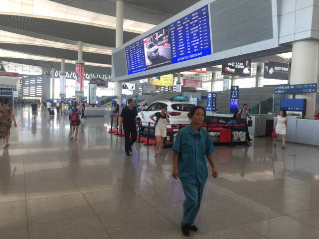 成都東站高鐵站廳品牌展示廣告 成都東站高鐵站廳品牌展示廣告