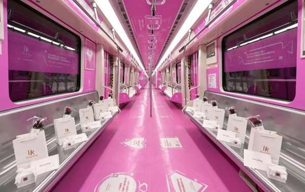 圣誕地鐵廣告案例:DR鉆戒在全國地鐵放了千份圣誕節禮物