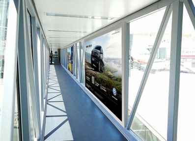 西寧機場廊橋內燈箱廣告