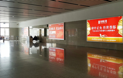 普寧高鐵站出站大廳墻面燈箱廣告