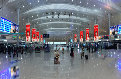 高架候車層?xùn)|西兩側(cè)立柱三棱包柱燈箱廣告