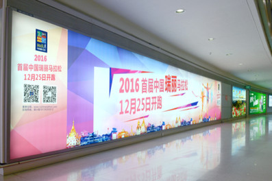 F2層國內到達中央指廊墻面燈箱廣告