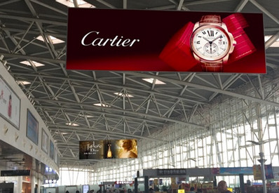 出發候機大廳懸掛看板廣告