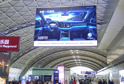 T2航站樓二層出發(fā)區(qū)域懸掛燈箱廣告 T2航站樓二層出發(fā)區(qū)域懸掛燈箱廣告