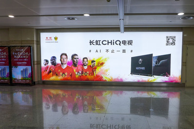 大連機場一層到達出口旁燈箱廣告 大連機場一層到達出口旁燈箱廣告