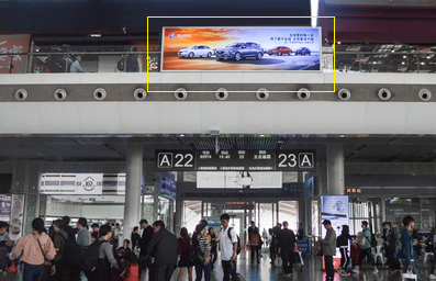 出發層檢票口上方墻面燈箱廣告