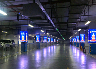 B1層停車場內包柱燈箱 B1層停車場內包柱燈箱