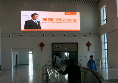 金華火車站廣告-二層候車廳右側(cè)LED屏廣告 金華火車站廣告-二層候車廳右側(cè)LED屏廣告