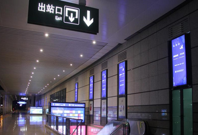 北面站臺(tái)墻面燈箱廣告 北面站臺(tái)墻面燈箱廣告