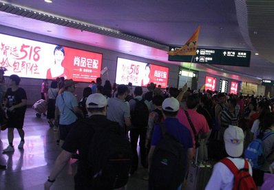 出站通道燈箱廣告 出站通道燈箱廣告