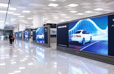 二層國內到達南匯聚通廊立式燈箱廣告