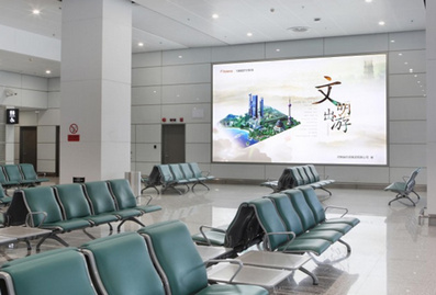 GTC負一層大巴候車廳墻面燈箱廣告