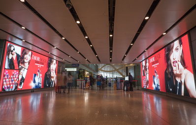 F3層國內出發安檢通道西側及正后方燈箱廣告