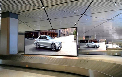 到達行李轉盤上方電子刷屏廣告 到達行李轉盤上方電子刷屏廣告