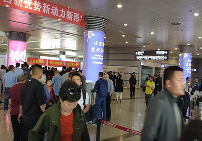 T2航站樓到達區域接機口包柱燈箱 T2航站樓到達區域接機口包柱燈箱