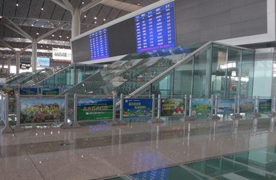 西安北高鐵站圍擋貼廣告案例圖 西安北高鐵站圍擋貼廣告案例圖