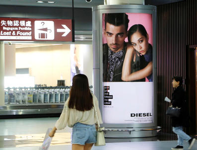 澳門機場行李提取區柱立式燈箱廣告 澳門機場行李提取區柱立式燈箱廣告