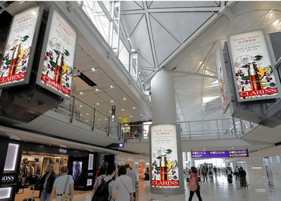 香港機場出發區免稅區燈箱組合廣告