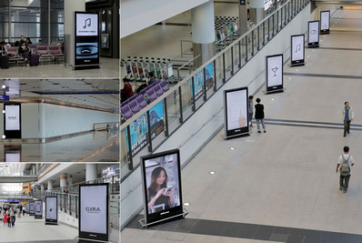 香港機場到達區出口處電子屏廣告