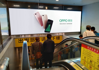 成都機(jī)場(chǎng)T1航站樓國(guó)內(nèi)到達(dá)連廊燈箱廣告 成都機(jī)場(chǎng)T1航站樓國(guó)內(nèi)到達(dá)連廊燈箱廣告