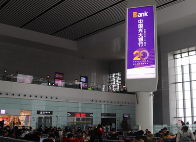 合肥南站出發層三面品牌柱燈箱廣告 合肥南站出發層三面品牌柱燈箱廣告