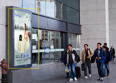 合肥南站出發層進站口落地燈箱廣告 合肥南站出發層進站口落地燈箱廣告