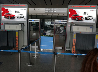 南昌西站出發層進站安檢口數字屏廣告