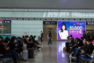 西安北站出發層候車大廳落地燈箱廣告 西安北站出發層候車大廳落地燈箱廣告