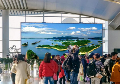 南昌機場出發廳安檢口LED大屏廣告