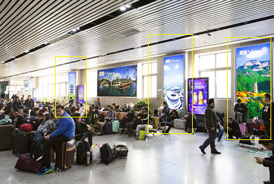 濟(jì)南站二樓候車大廳檢票口旁圖騰燈箱廣告 濟(jì)南站二樓候車大廳檢票口旁圖騰燈箱廣告