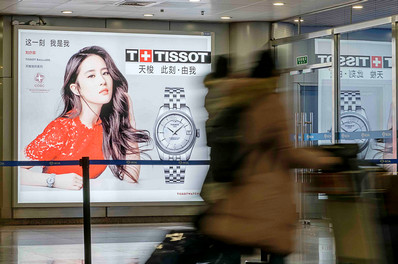 北京首都機場T2國內行李廳出口兩側墻面燈箱廣告案例圖