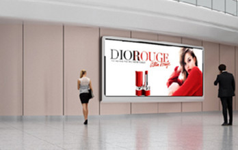 北京大興機場國際出發區墻面燈箱廣告有哪些優勢?