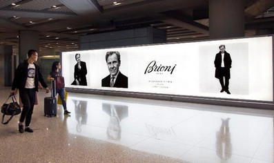 北京首都機場T3行李提取區域落地燈箱廣告案例圖