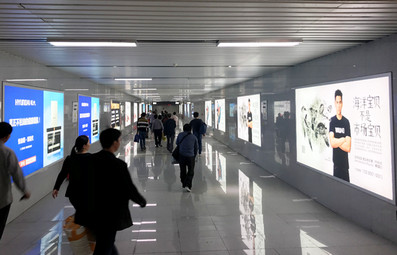 肇慶站城軌進出站通道墻面燈箱廣告 肇慶站城軌進出站通道墻面燈箱廣告