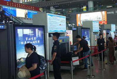 海口東站安檢口滾動燈箱廣告 海口東站安檢口滾動燈箱廣告