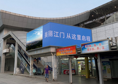 江門東高鐵站站外L型燈箱廣告
