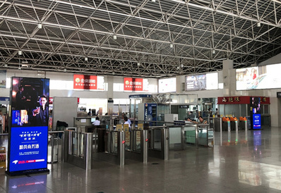 江門東高鐵站刷屏機廣告