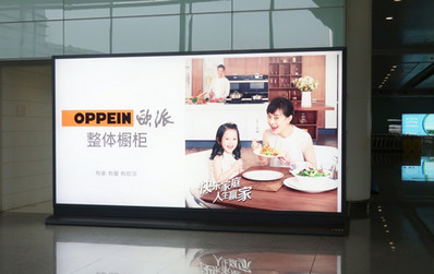 南昌機場一層到達行李廳室內燈箱廣告