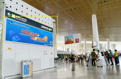 廈門機場F2二層辦票出發(fā)大廳風塔燈箱廣告