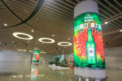 廈門機場F1一層行李提取廳包柱燈箱廣告