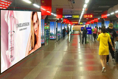 上海站南廣場出租車候車區北進出口燈箱廣告 上海站南廣場出租車候車區北進出口燈箱廣告