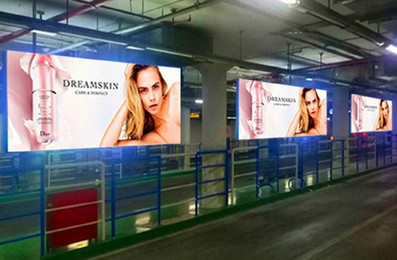 上海站南廣場出租車上下客區吊掛雙面燈箱廣告 上海站南廣場出租車上下客區吊掛雙面燈箱廣告