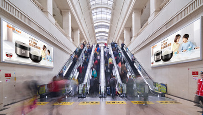 漢口站進站大廳電扶梯兩側燈箱廣告 漢口站進站大廳電扶梯兩側燈箱廣告