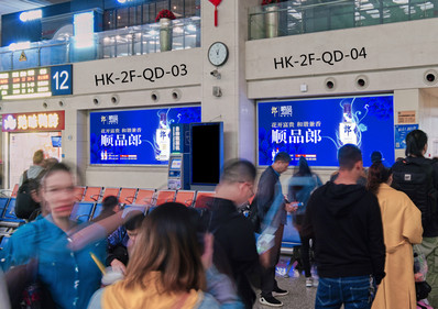 漢口站二樓候車大廳東側檢票閘機口燈箱廣告 漢口站二樓候車大廳東側檢票閘機口燈箱廣告